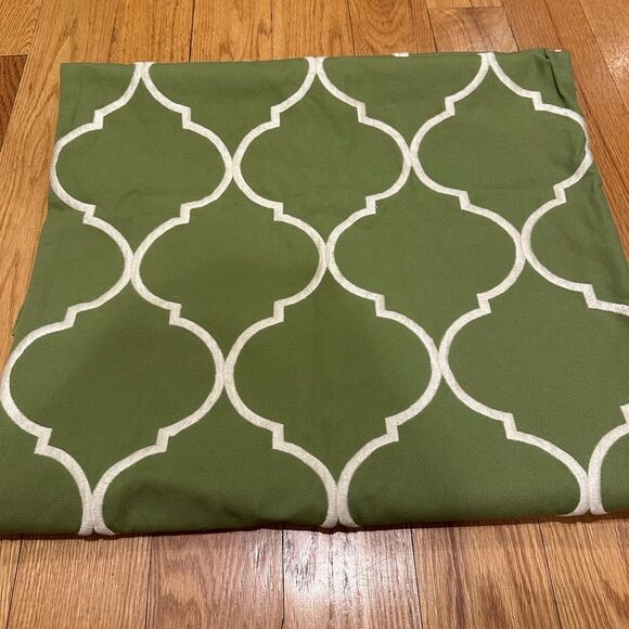Pottery Barn Ogee Green Embroidered Table Runner - Picture 1 of 5